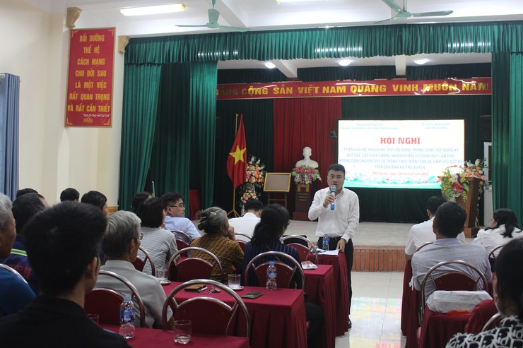 Hội nghị triển khai kế hoạch hỗ trợ lưu động, trong công tác đăng ký đất đai, cấp GCN quyền sử dụng đất lần đầu; hướng dẫn chuyển đổi số trong thực hiện TTHC về lĩnh vực  đất đai trên đại bàn xã Phú Xuyên- Ảnh 5.
