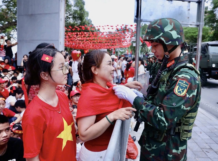 Gương thanh niên ưu tú Trần Đức Trung – Cử nhân tình nguyện nhập ngũ, vinh dự tham gia Lễ Diễu binh, diễu hành A80 ở xã Phúc Lộc- Ảnh 1.