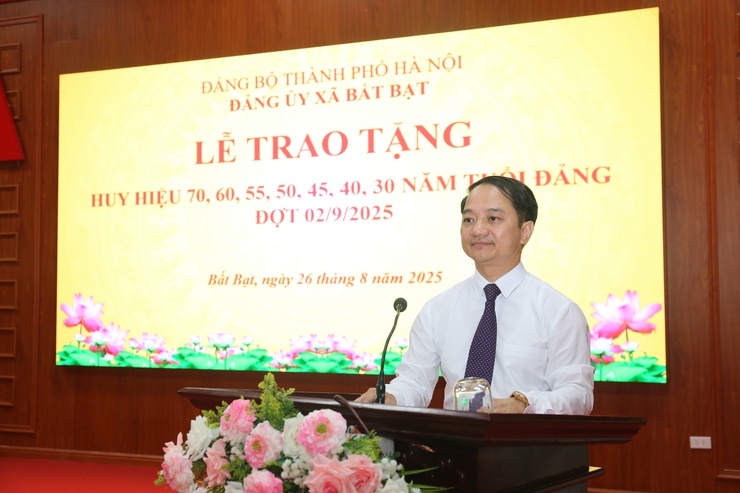 Lễ trao tặng Huy hiệu 70, 60, 55, 50, 45, 40 và 30 năm tuổi Đảng đợt 2/9- Ảnh 4.