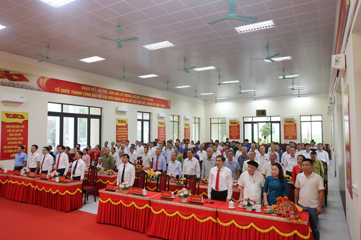 Lễ trao tặng Huy hiệu 70, 60, 55, 50, 45, 40 và 30 năm tuổi Đảng đợt 2/9- Ảnh 1.