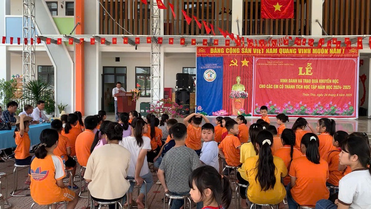 Thôn Thọ, xã Mỹ Đức tổ chức lễ vinh danh và trao quà khuyến học năm học 2024-2025- Ảnh 9.
