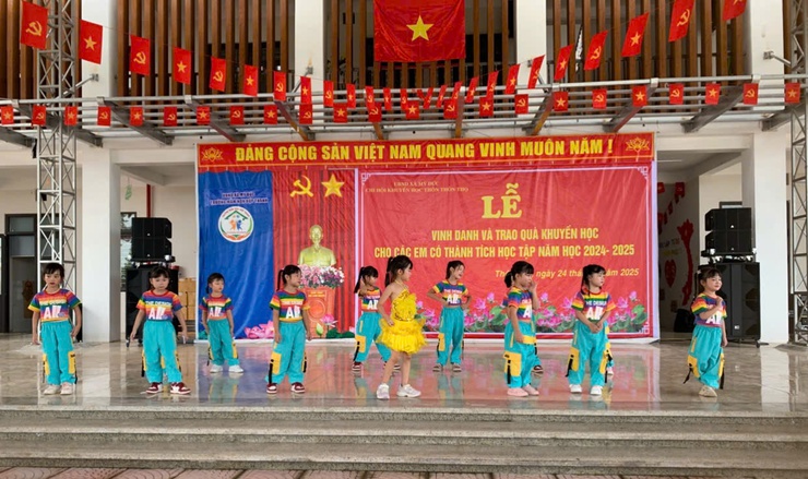 Thôn Thọ, xã Mỹ Đức tổ chức lễ vinh danh và trao quà khuyến học năm học 2024-2025- Ảnh 11.