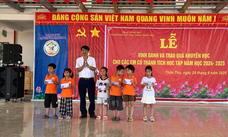 Thôn Thọ, xã Mỹ Đức tổ chức lễ vinh danh và trao quà khuyến học năm học 2024-2025- Ảnh 12.