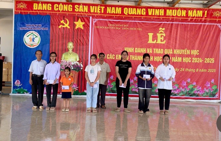 Thôn Thọ, xã Mỹ Đức tổ chức lễ vinh danh và trao quà khuyến học năm học 2024-2025- Ảnh 15.