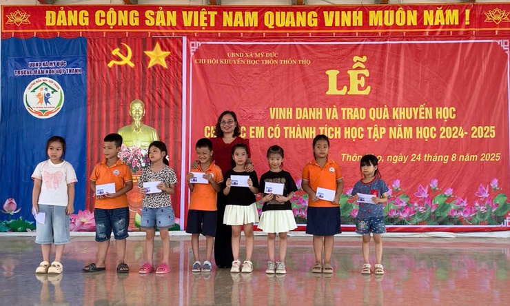Thôn Thọ, xã Mỹ Đức tổ chức lễ vinh danh và trao quà khuyến học năm học 2024-2025- Ảnh 16.