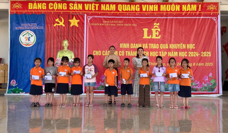 Thôn Thọ, xã Mỹ Đức tổ chức lễ vinh danh và trao quà khuyến học năm học 2024-2025- Ảnh 17.