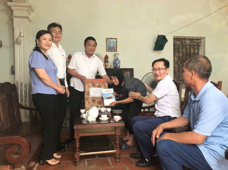 Lãnh đạo xã Mê Linh thăm, tặng quà các đối tượng chính sách, người có công dịp Quốc khánh 2/9- Ảnh 5.