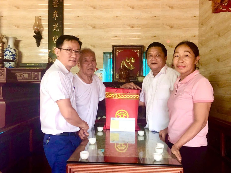 Lãnh đạo xã Mê Linh thăm, tặng quà các đối tượng chính sách, người có công dịp Quốc khánh 2/9- Ảnh 6.