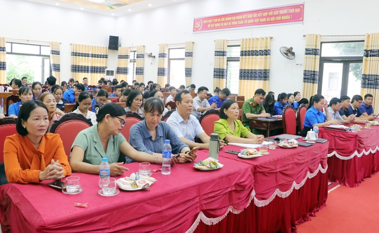 Hội nghị tổng kết sinh hoạt hè và bàn giao học sinh về các trường; Ra mắt mô hình “Trường học an toàn – Vị thành niên trách nhiệm”- Ảnh 1.