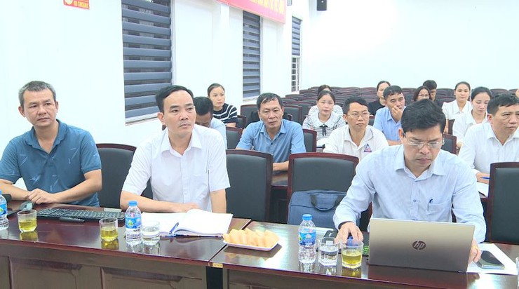 UBND làm việc với Trạm Y tế xã về chương trình nhiệm vụ công tác trọng tâm những tháng cuối năm 2025- Ảnh 3.