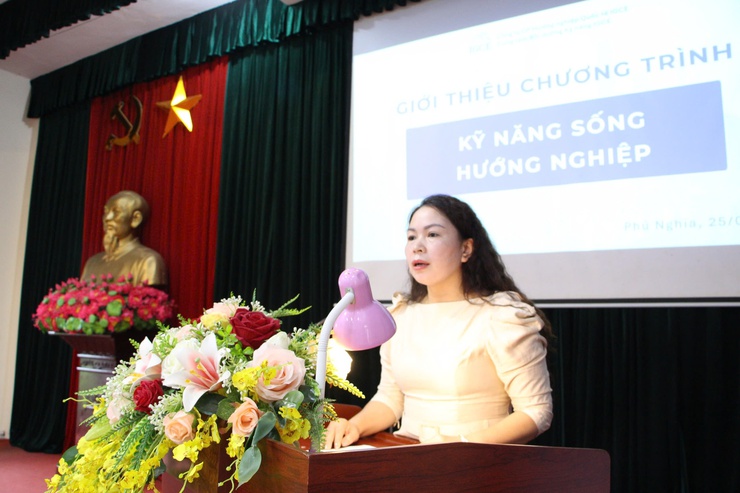 Gần 180 cán bộ quản lý, giáo viên 3 cấp học trên địa bàn xã Phú Nghĩa tham gia tập huấn nâng cao năng lực tổ chức dạy học 2 buổi/ngày gắn với giáo dục STEM và kỹ năng sống- Ảnh 3.