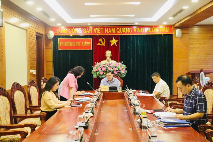 Thường trực Đảng ủy phường Từ Liêm tổ chức hội nghị nghe báo cáo và cho ý kiến đối với các nội dung thuộc thẩm quyền- Ảnh 1.