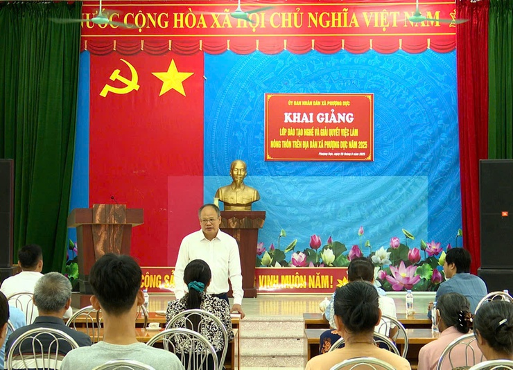 Khai giảng lớp đào tạo nghề và giải quyết việc làm cho lao động nông thôn trên địa bàn xã Phượng Dực- Ảnh 5.