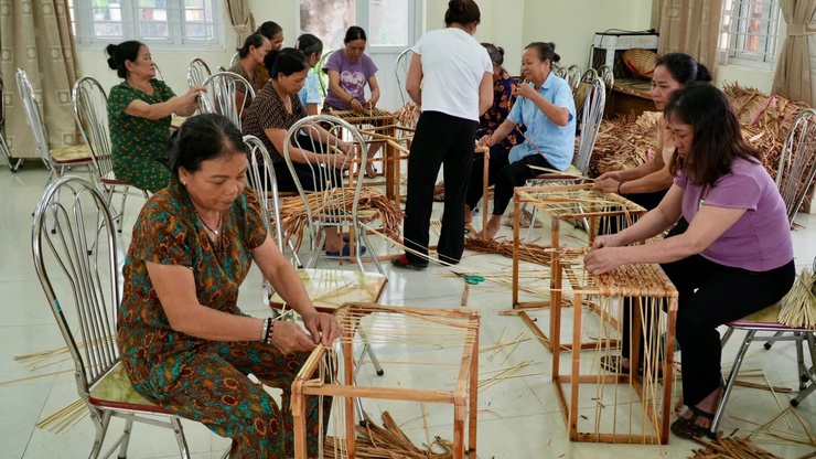 Khai giảng lớp đào tạo nghề và giải quyết việc làm cho lao động nông thôn trên địa bàn xã Phượng Dực- Ảnh 4.