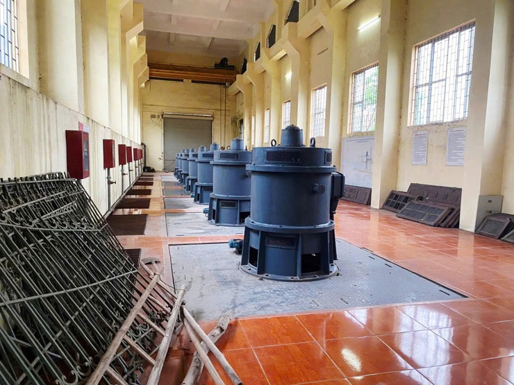 Lãnh đạo xã Hát Môn kiểm tra công tác ứng phó với bão số 5- Ảnh 3.