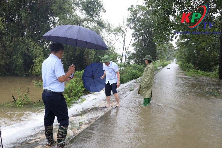Mực nước sông Tích dâng cao trên mức báo động 3; Xã Kiều Phú ráo riết thực hiện các phương án phòng chống thiên tai - Ảnh 3.