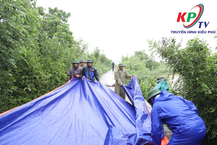 Mực nước sông Tích dâng cao trên mức báo động 3; Xã Kiều Phú ráo riết thực hiện các phương án phòng chống thiên tai - Ảnh 11.