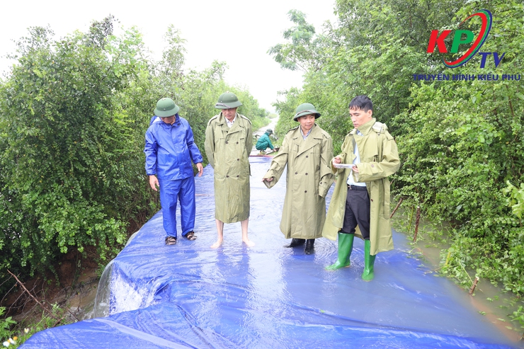 Mực nước sông Tích dâng cao trên mức báo động 3; Xã Kiều Phú ráo riết thực hiện các phương án phòng chống thiên tai - Ảnh 9.