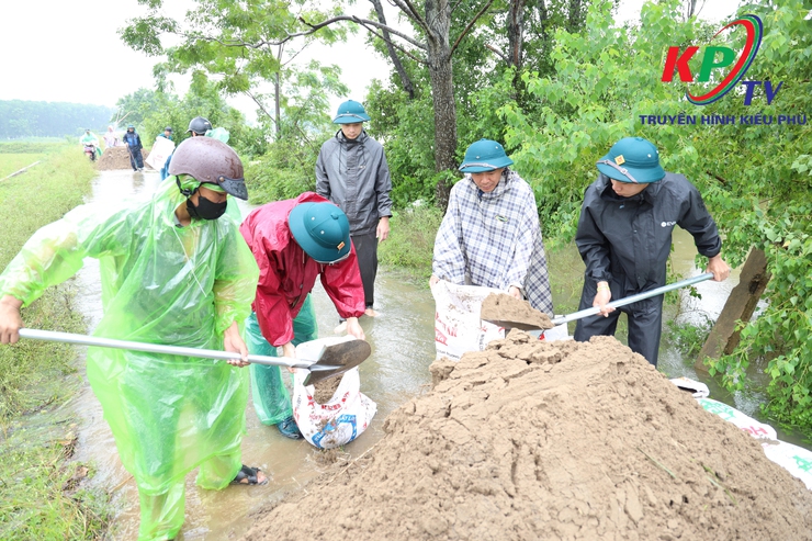 Mực nước sông Tích dâng cao trên mức báo động 3; Xã Kiều Phú ráo riết thực hiện các phương án phòng chống thiên tai - Ảnh 16.