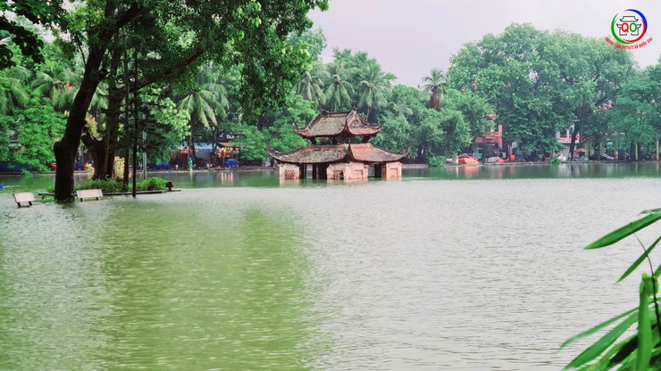 Chủ tịch UBND xã Quốc Oai kiểm tra, chỉ đạo công tác khắc phục ảnh hưởng mưa bão tại khu vực Chùa Thầy- Ảnh 1.