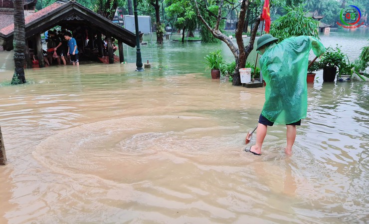 Chủ tịch UBND xã Quốc Oai kiểm tra, chỉ đạo công tác khắc phục ảnh hưởng mưa bão tại khu vực Chùa Thầy- Ảnh 2.