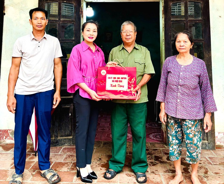 LÃNH ĐẠO XÃ NỘI BÀI THĂM VÀ TẶNG QUÀ CÁC GIA ĐÌNH CHÍNH SÁCH, NGƯỜI CÓ CÔNG DỊP QUỐC KHÁNH 02/9- Ảnh 6.