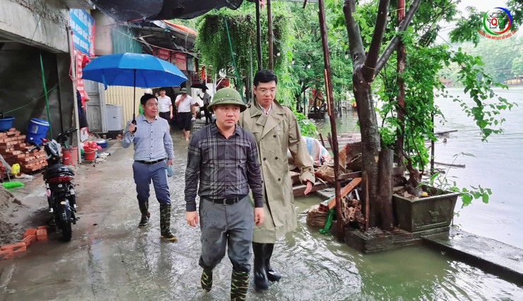 Chủ tịch UBND xã Quốc Oai kiểm tra, chỉ đạo công tác khắc phục ảnh hưởng mưa bão tại khu vực Chùa Thầy- Ảnh 5.