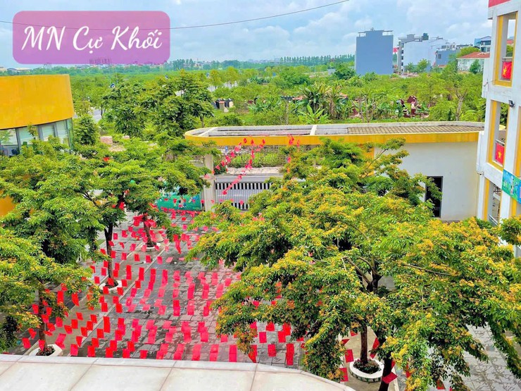 Phường Long Biên trang trí trực quan trang hoàng, rực rỡ chào mừng kỷ niệm 80 năm Cách mạng tháng Tám và Quốc Khánh nước cộng hòa xã hội chủ nghĩa Việt Nam 2/9.- Ảnh 2.