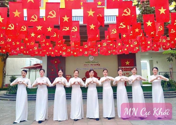 Phường Long Biên trang trí trực quan trang hoàng, rực rỡ chào mừng kỷ niệm 80 năm Cách mạng tháng Tám và Quốc Khánh nước cộng hòa xã hội chủ nghĩa Việt Nam 2/9.- Ảnh 6.