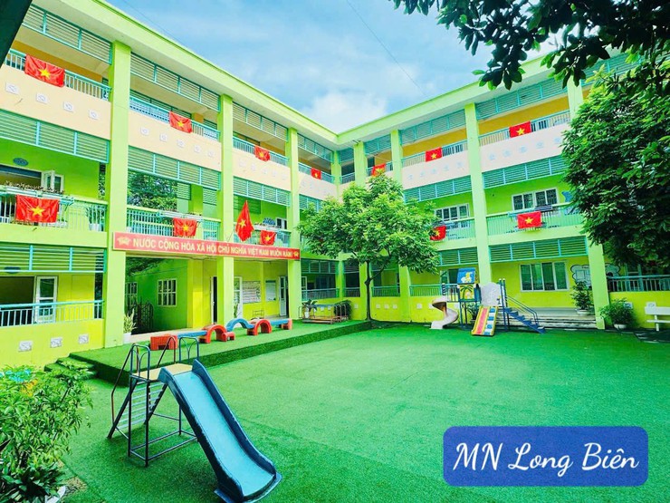 Phường Long Biên trang trí trực quan trang hoàng, rực rỡ chào mừng kỷ niệm 80 năm Cách mạng tháng Tám và Quốc Khánh nước cộng hòa xã hội chủ nghĩa Việt Nam 2/9.- Ảnh 8.