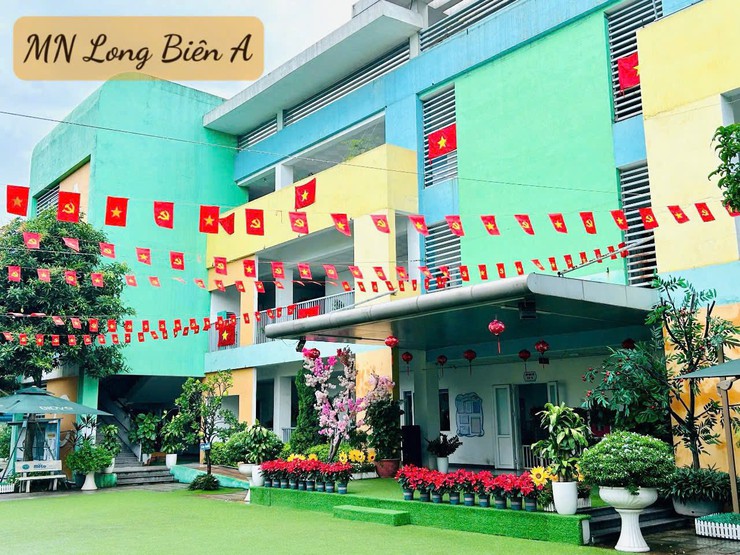 Phường Long Biên trang trí trực quan trang hoàng, rực rỡ chào mừng kỷ niệm 80 năm Cách mạng tháng Tám và Quốc Khánh nước cộng hòa xã hội chủ nghĩa Việt Nam 2/9.- Ảnh 10.