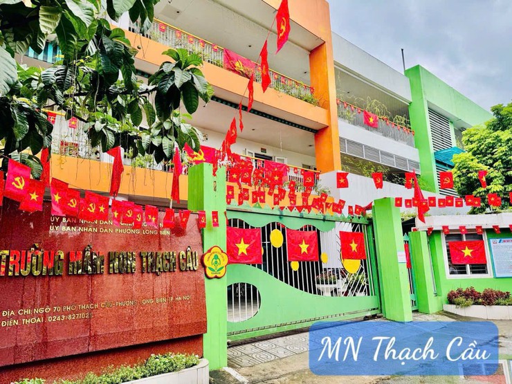 Phường Long Biên trang trí trực quan trang hoàng, rực rỡ chào mừng kỷ niệm 80 năm Cách mạng tháng Tám và Quốc Khánh nước cộng hòa xã hội chủ nghĩa Việt Nam 2/9.- Ảnh 12.