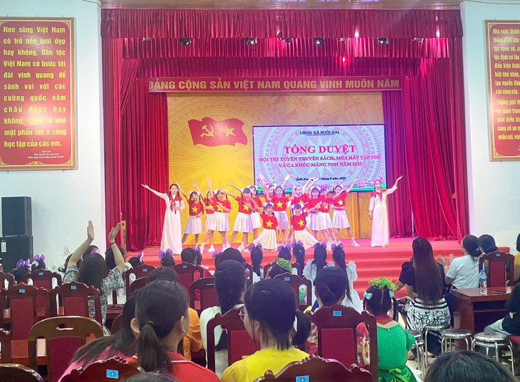 Trung tâm VHTT&TT xã Suối Hai Tổng duyệt Các tiết mục tham gia dự khi Cuộc thi Ca khúc măng non, múa hát tập thể và Thiếu nhi tuyên truyền giới thiệu sách hè- Ảnh 1.