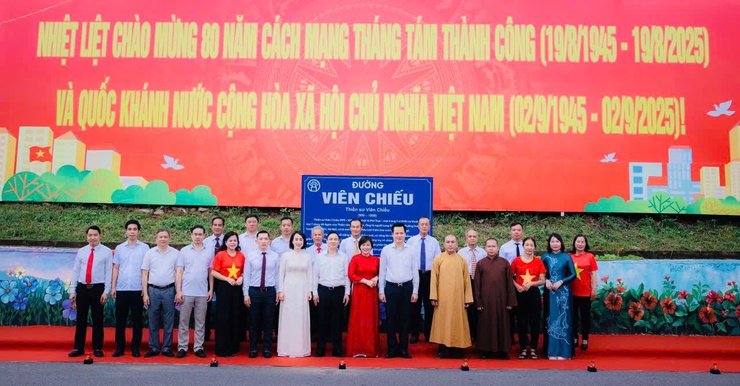 Phúc Lợi tổ chức gắn biển tên đường Viên Chiếu- Ảnh 1.