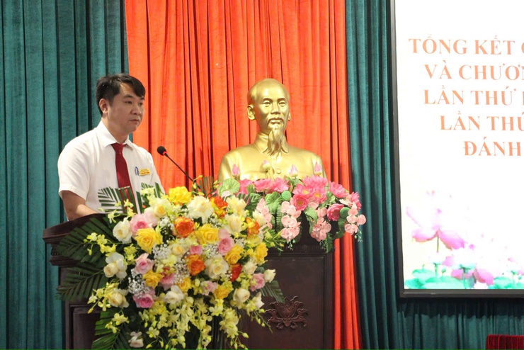 XÃ PHÚC SƠN TỔ CHỨC LỄ TRAO TẶNG HUY HIỆU ĐẢNG ĐỢT 02/9/2025 VÀ HỘI NGHỊ TỔNG KẾT CÔNG TÁC TỔ CHỨC ĐẠI HỘI ĐẢNG BỘ NHIỆM KỲ 2025 – 2030- Ảnh 3.