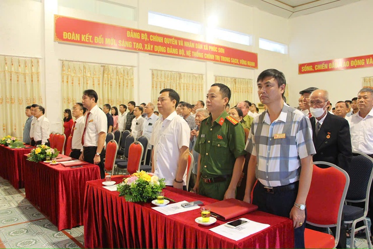 XÃ PHÚC SƠN TỔ CHỨC LỄ TRAO TẶNG HUY HIỆU ĐẢNG ĐỢT 02/9/2025 VÀ HỘI NGHỊ TỔNG KẾT CÔNG TÁC TỔ CHỨC ĐẠI HỘI ĐẢNG BỘ NHIỆM KỲ 2025 – 2030- Ảnh 1.