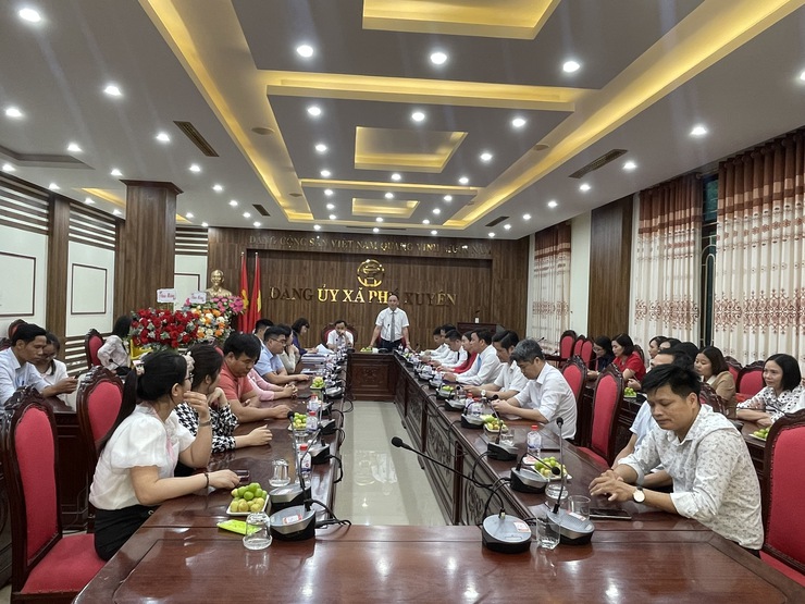 Phú Xuyên tổ chức gặp mặt kỷ niệm 80 năm Ngày truyền thống các Ngành trong hệ thống cơ quan chuyên môn thuộc UBND xã (28/8/1945 – 28/8/2025).- Ảnh 2.
