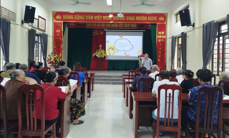 XÃ ỨNG HÒA TRIỂN KHAI MÔ HÌNH “BÌNH DÂN HỌC VỤ SỐ LƯU ĐỘNG” THÚC ĐẨY CHUYỂN ĐỔI SỐ ĐỊA ĐIỂM XÃ ĐẠI HÙNG (CŨ)- Ảnh 1.