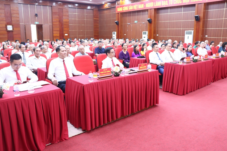 Xã Phú Xuyên tổ chức Lễ trao tặng Huy hiệu 60, 55, 50, 45, 40, 30 năm tuổi Đảng đợt 02/9/2025- Ảnh 2.