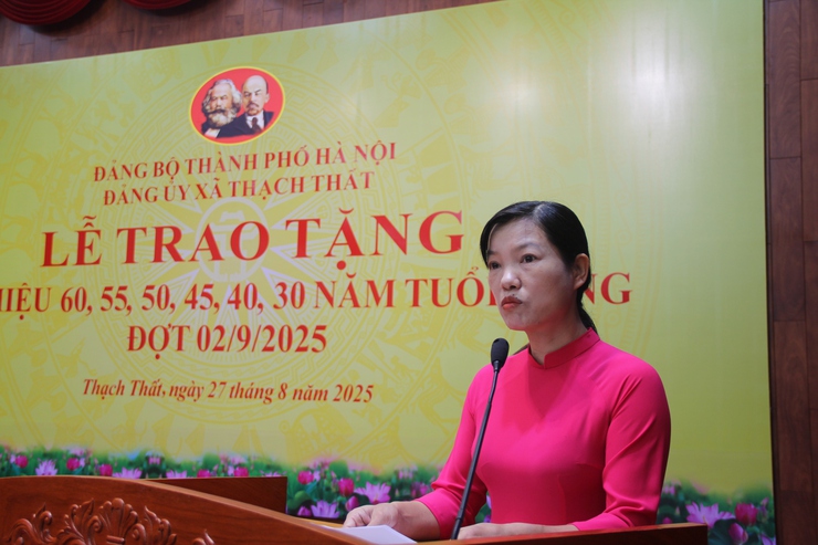 THẠCH THẤT:  TRAO TẶNG HUY HIỆU 60, 55, 50, 45, 40, 30 TUỔI ĐẢNG ĐỢT 02/9/2025 CHO 56 ĐẢNG VIÊN TRONG ĐẢNG BỘ- Ảnh 9.