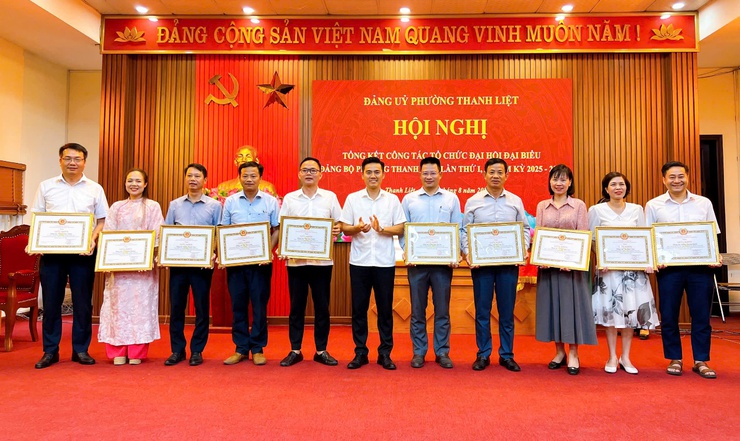 Phường Thanh Liệt: Khen thưởng 8 tập thể, 30 cá nhân có thành tích xuất sắc trong công tác phục vụ Đại hội đại biểu Đảng bộ phường Thanh Liệt lần thứ I, nhiệm kỳ 2025 – 2030- Ảnh 6.