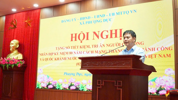 Trao tặng sổ tiết kiệm, tri ân người có công- Ảnh 1.