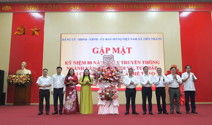 Xã Tiến Thắng tổ chức gặp mặt kỷ niệm 80 năm ngày truyền thống các ngành Văn phòng, Nội vụ, Tư pháp, Tài chính, Văn hoá và Thể thao- Ảnh 2.