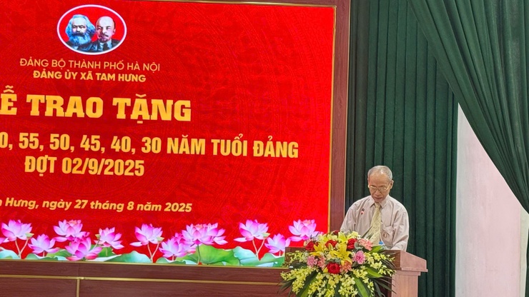 ĐẢNG ỦY XÃ TAM HƯNG TRANG TRỌNG TỔ CHỨC LỄ TRAO HUY HIỆU ĐẢNG ĐỢT 2/9/2025- Ảnh 8.