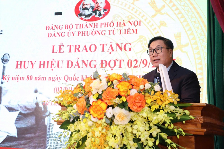 Đảng bộ phường Từ Liêm trao Huy hiệu Đảng đợt 02/9- Ảnh 5.