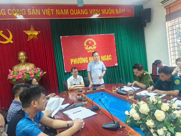 PHƯỜNG ĐÔNG NGẠC KỊP THỜI CỨU TRỢ ĐẢM BẢO ĐỜI SỐNG NHÂN DÂN BỊ NGẬP LỤT DO MƯA TO SAU CƠN BÃO SỐ 5- Ảnh 1.