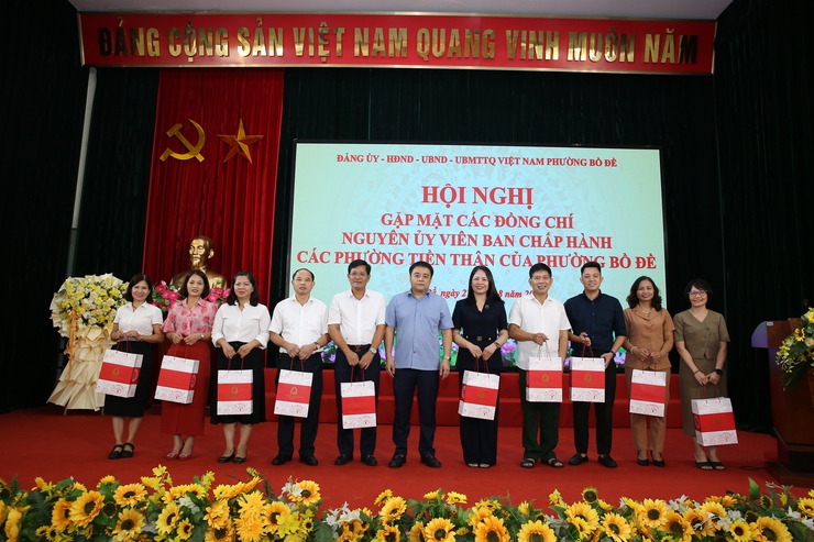 Hội nghị gặp mặt các đồng chí Nguyên UVBCH 4 phường tiền thân của phường Bồ Đề- Ảnh 7.