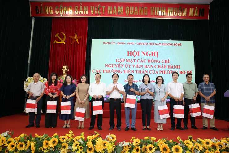 Hội nghị gặp mặt các đồng chí Nguyên UVBCH 4 phường tiền thân của phường Bồ Đề- Ảnh 8.