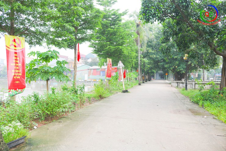 Đoàn kiểm tra số 3 xã Quốc Oai kiểm tra, chấm điểm cuộc thi "Giữ gìn thôn Sáng, Xanh, Sạch, Đẹp" tháng 8/2025- Ảnh 1.