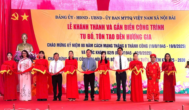 XÃ NỘI BÀI GẮN BIỂN CÔNG TRÌNH CHÀO MỪNG ĐẠI LỄ CỦA ĐẤT NƯỚC- Ảnh 2.